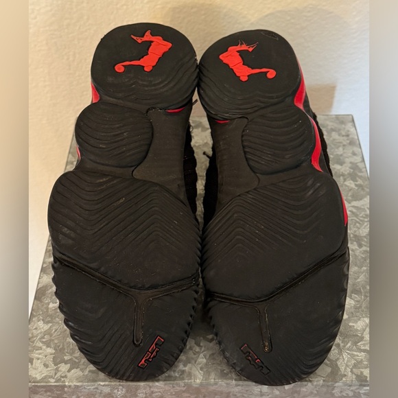 Nike LeBron 16 Black and Red Athletic Shoes, AQ2467-002, Size 3Y - Picture 7 of 8